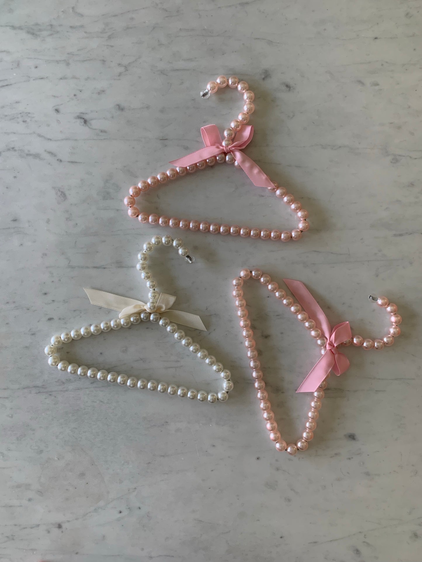 Pearl hanger