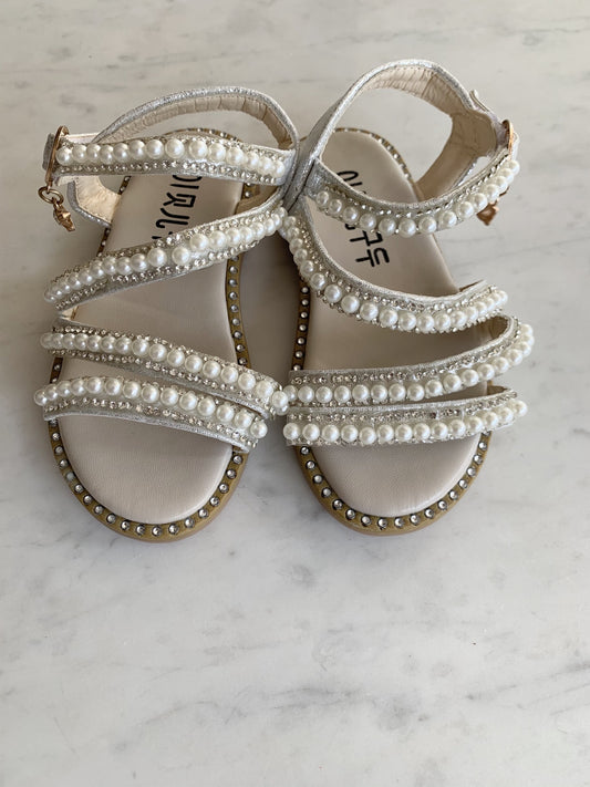 Exquisite Pearl Sandals